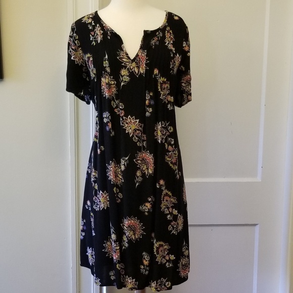 Old Navy Floral Dress - Picture 4 of 7